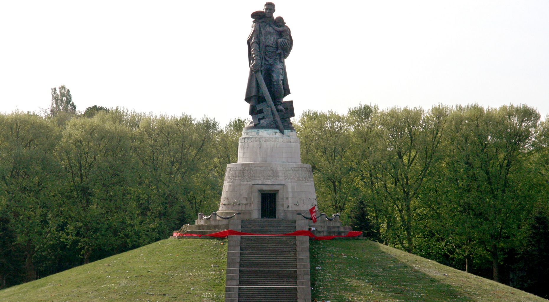 Das Bild zeigt dasMonument des sowjetische Ehrenmals in Treptow.