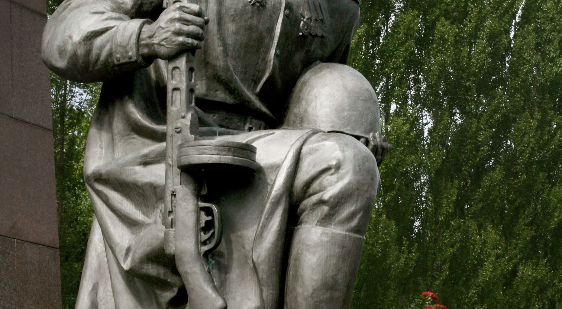 Das Bild zeigt das Monument des sowjetischen Ehrenmals in Treptow.