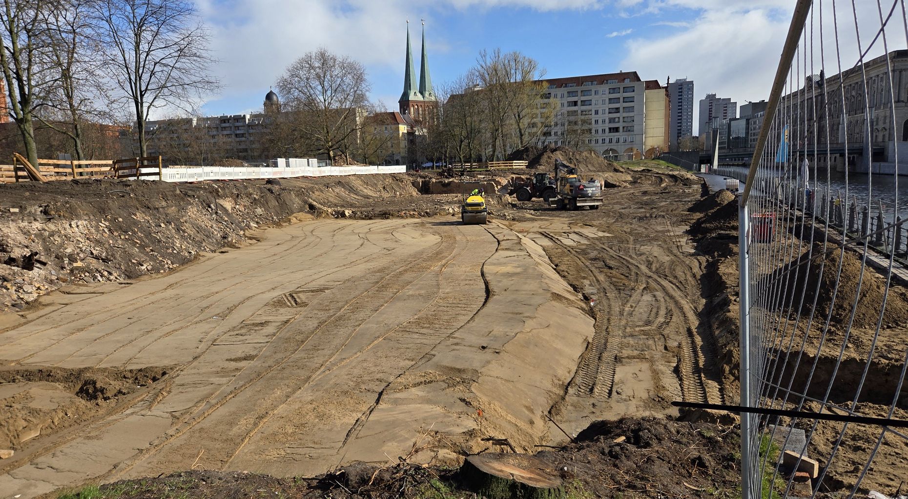 Baufeld am Rathaus- und Marx-Engels-Forum.