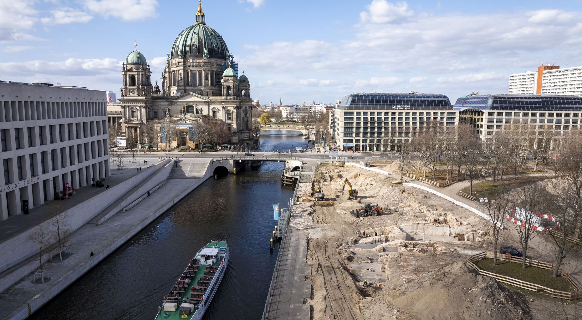 Blick auf die Spree zwischen Museumsinsel und Marx-Engels-Forum.