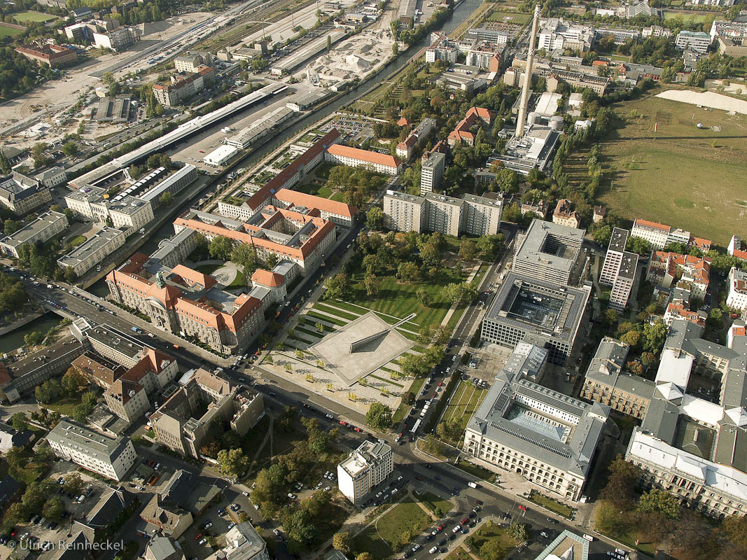 Luftblick auf das Gelände des Invalidenpark in Berlin-Mitte